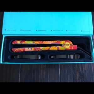Amika Makeup - Amika Flat Iron Amika Makeup - Amika Flat Iron